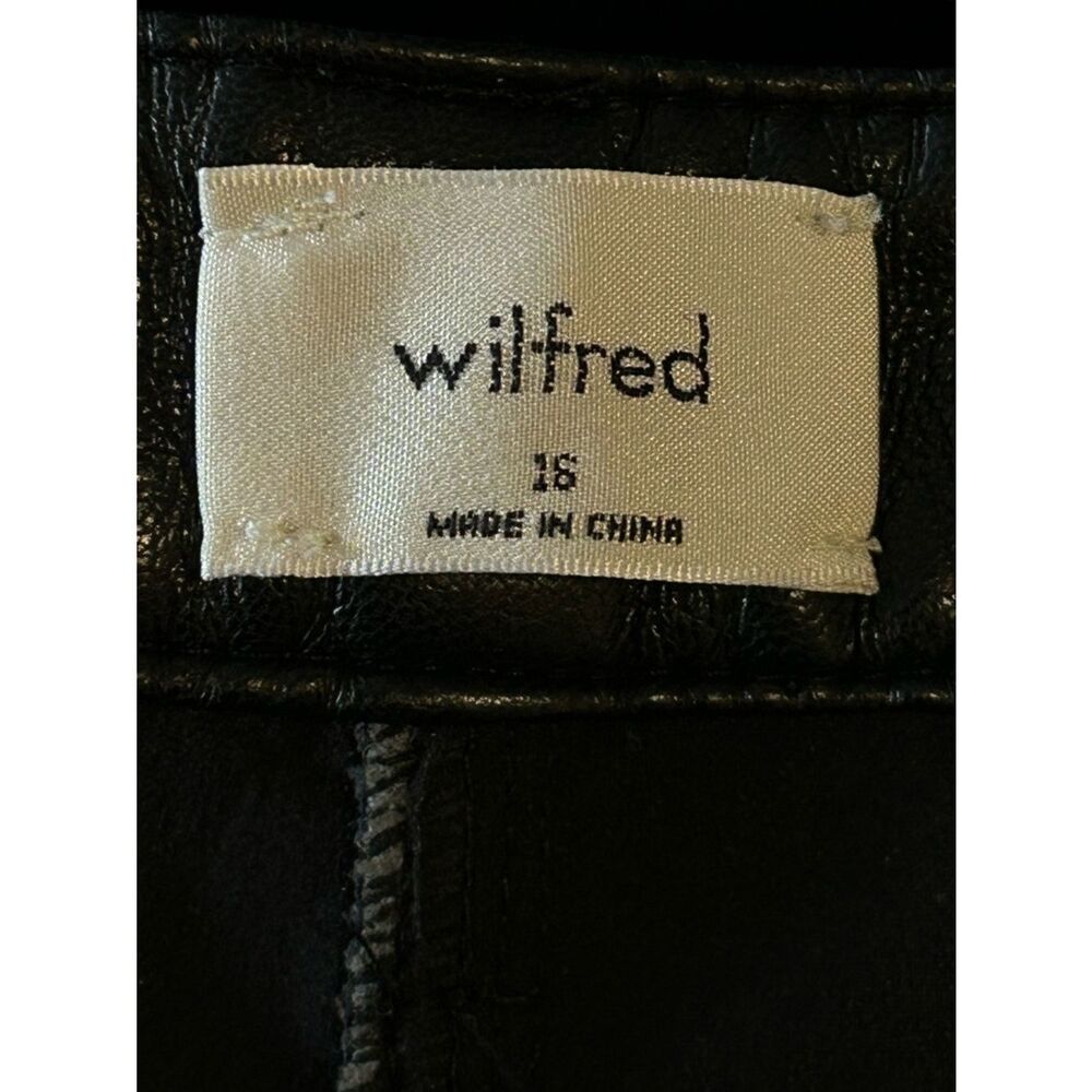 Wilfred Black and White Care Label Close-Up - Picture 7 of 12
